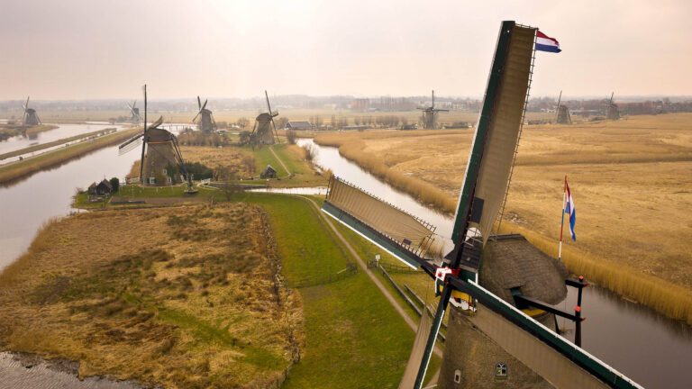 https://v1.kinderdijk.nl/wp-content/uploads/2022/12/kinderdijjk_nieuws_25-jaar-unesco-werelderfgoed_content-image-big-2560x1440-1.jpg