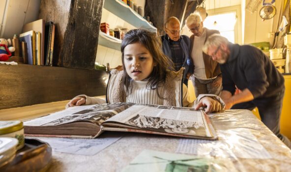 Kind boek lezen Museummolen Blokweer