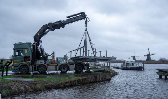Cruiser rondvaartboot terug in Kinderdijk