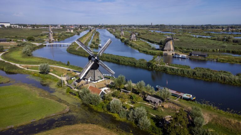 https://v1.kinderdijk.nl/wp-content/uploads/2025/01/2022_CeesvdWal_drone_2-scaled.jpg